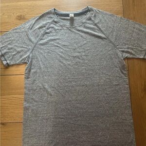 ALO Yoga Heather Gray Men's Short Sleeve Tee